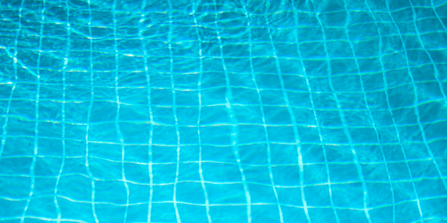 Fondo de piscina limpio