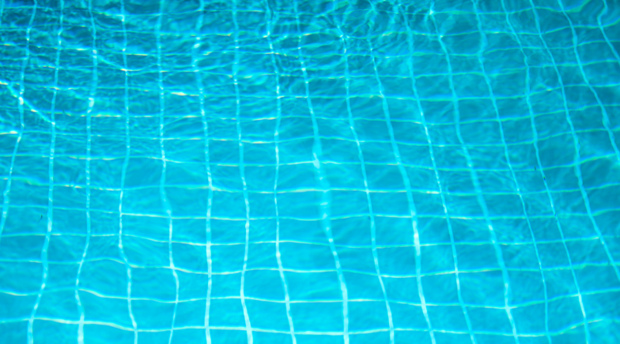 Fondo de piscina limpio